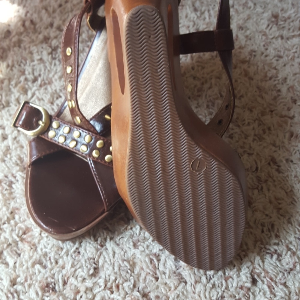 Shoe - Picture 3 of 3